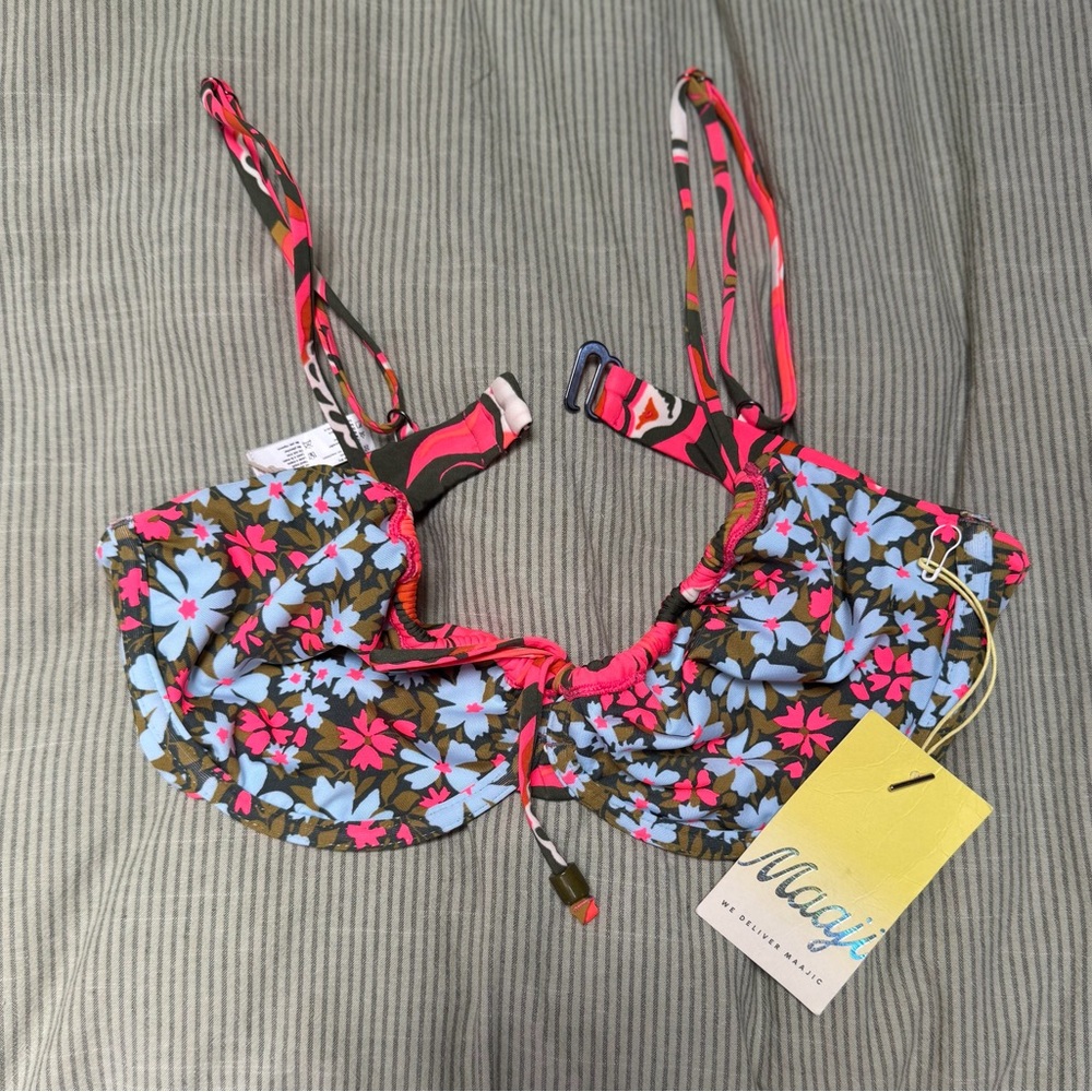Floral Maaji-Coral Lava Pink Bikini Top Reversible Sz large underwire cup